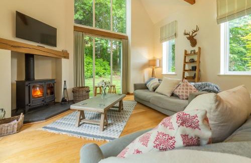 West Runton House | Welcoming Woodland Pytchley: Family-Friendly Stay Awaits