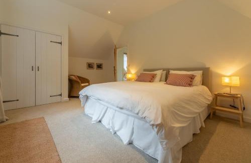 West Runton House | Welcoming Woodland Pytchley: Family-Friendly Stay Awaits