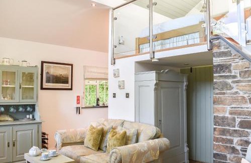 Bodmin House | Tranquil Woodland Retreat with Private Pool for Families