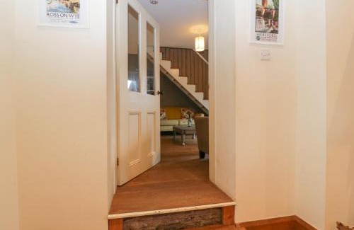 Little Cowarne House | Woodlands Cottage: 5-Star Retreat, Pet & Child Friendly