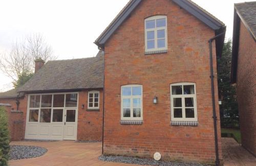 Uttoxeter House | Discover Woodleighton Cottages: 5-Star Family Retreat