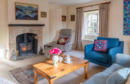 Rendcomb House | Inviting Woodmancote Manor Cottage: 4-Star Family Retreat
