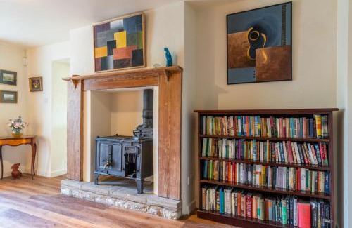 Rendcomb House | Inviting Woodmancote Manor Cottage: 4-Star Family Retreat