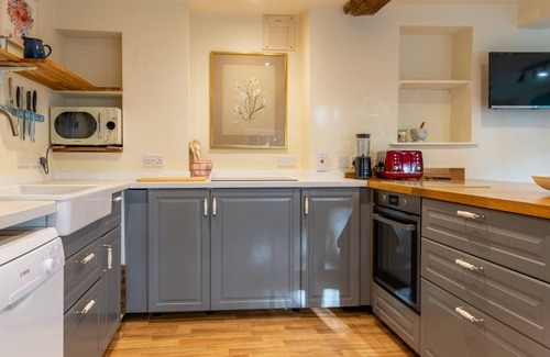 Rendcomb Cottage | Welcoming Woodmancote Manor Cottage near Cirencester