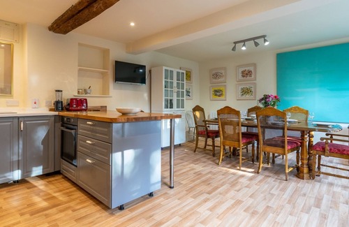 Rendcomb Cottage | Welcoming Woodmancote Manor Cottage near Cirencester