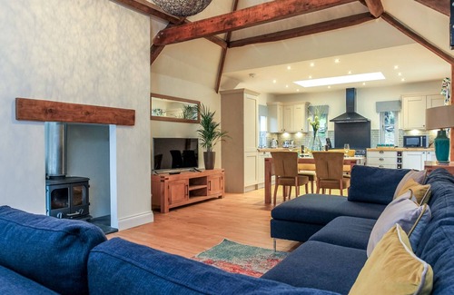 Chippenham Cottage | Cozy Woodmans Cottage @ Nables Farm with Open Fire