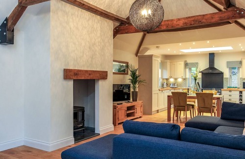 Chippenham Cottage | Cozy Woodmans Cottage @ Nables Farm with Open Fire