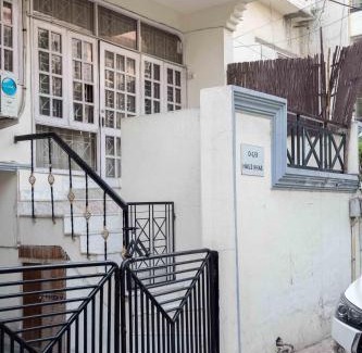 Kharera Bed & Breakfast | Cozy Woodpecker Apartments in Hauz Khas with Breakfast