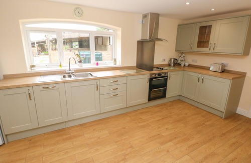 Miskin Cottage | Woodpecker Barn: Pet-Friendly Cottage with Top Reviews