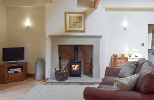 Clitheroe Cottage | Pet-Friendly 2 Bedroom Retreat with Lake Views in Bolton-by-Bowland