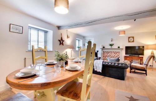 Bewerley House | Woodpecker Cottage: Pet-Friendly Retreat for Families