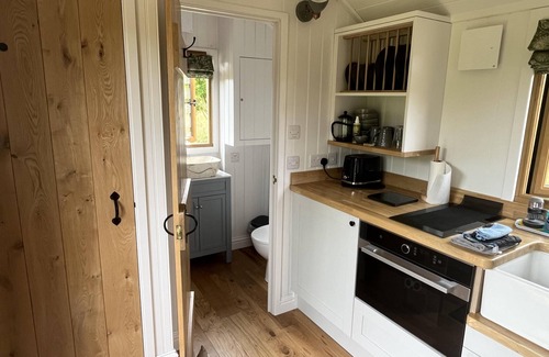 Alfriston Cabin | Discover Woodpecker Hill - Family-Friendly Apple Orchard Retreat