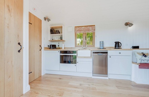 Alfriston Cabin | Discover Woodpecker Hill - Family-Friendly Apple Orchard Retreat