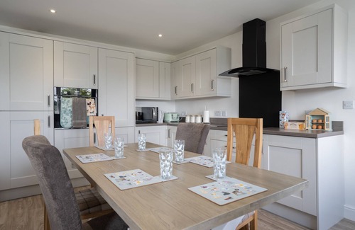 Scratby House | Discover Woodpecker Lodge: Pet-Friendly Retreat in East Ruston