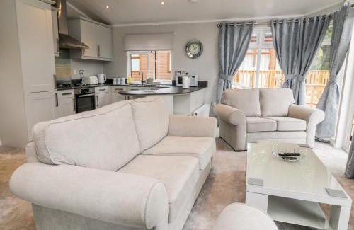 Black Torrington House | Discover Woodpecker Lodge: Pet-Friendly 4-Star Retreat