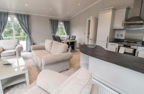 Black Torrington House | Discover Woodpecker Lodge: Pet-Friendly 4-Star Retreat