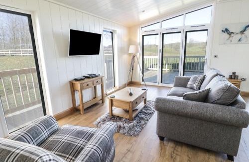 Gargrave House | Exceptional Woodpecker Lodge: 5-Star Family-Friendly Retreat
