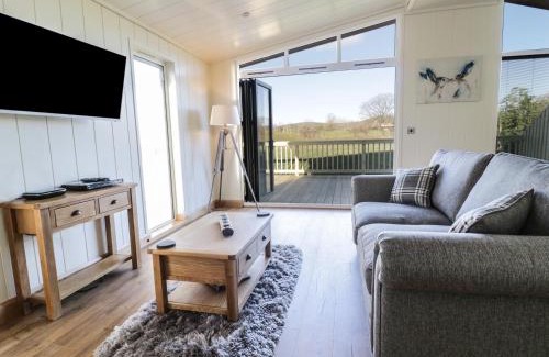 Gargrave House | Exceptional Woodpecker Lodge: 5-Star Family-Friendly Retreat