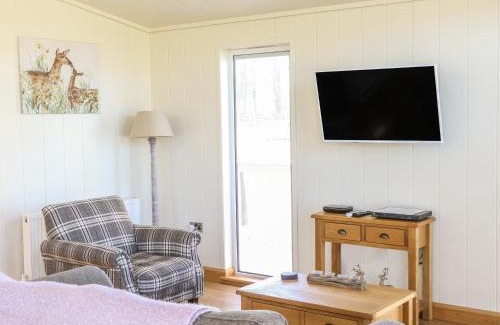 Gargrave House | Exceptional Woodpecker Lodge: 5-Star Family-Friendly Retreat