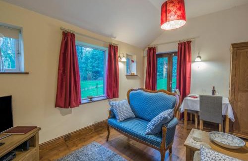 Church Stretton House | Woodpeckers Cottage: Family-Friendly Retreat with Top Reviews