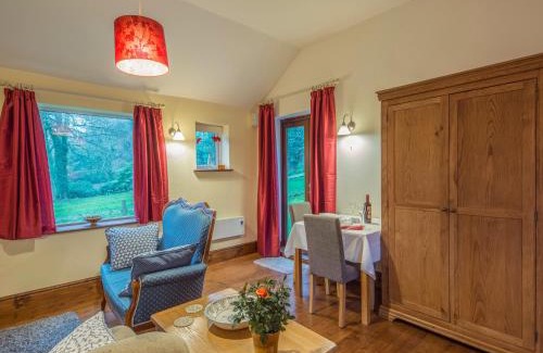 Church Stretton House | Woodpeckers Cottage: Family-Friendly Retreat with Top Reviews