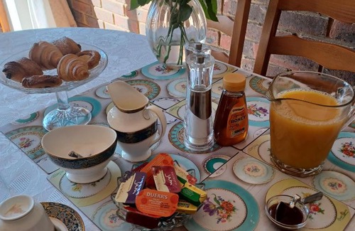Hastings Bed & Breakfast | Wheelchair Accessible Woodpeckers Cottage B&B - 4-Star Stay