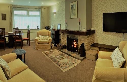 Scalby Apartment | Discover Woodpeckers Cottage: 4-Star Pet-Friendly Retreat