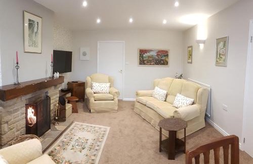 Scalby Apartment | Discover Woodpeckers Cottage: 4-Star Pet-Friendly Retreat