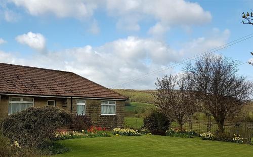 Scalby Apartment | Discover Woodpeckers Cottage: 4-Star Pet-Friendly Retreat