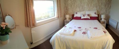 Scalby Apartment | Discover Woodpeckers Cottage: 4-Star Pet-Friendly Retreat