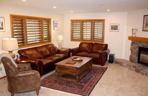 Warrior's Mark House | Woods Manor #302-A: Family-Friendly with Hot Tub Access