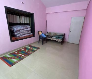 Chendhare House | Welcoming Woods Prashanti Homestay with Hot Tub & Pets