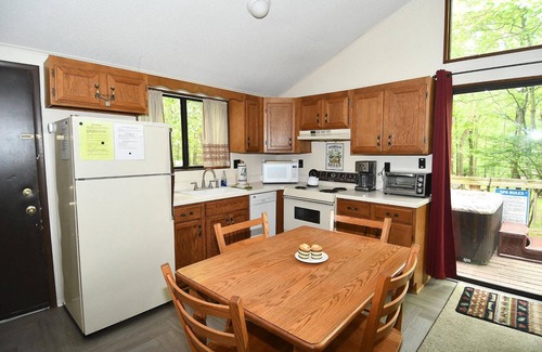 The Woods House | Woods Song - Embrace Nature with Pool & Pet-Friendly Comfort