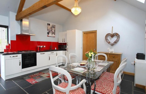 Bradbourne House | Woodshed Cottage: Family-Friendly Retreat with Private Pool