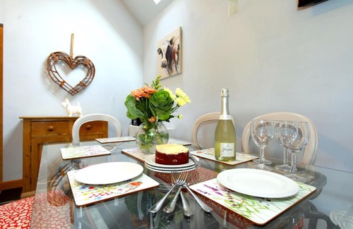 Bradbourne House | Woodshed Cottage: Family-Friendly Retreat with Private Pool