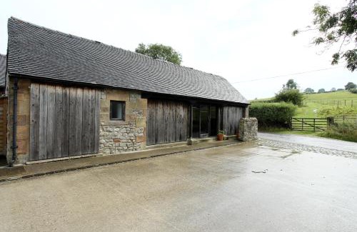 Bradbourne House | Woodshed Cottage: Family-Friendly Retreat with Private Pool