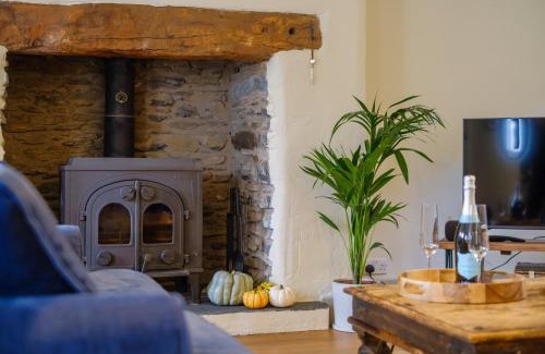 Low Newton House | Woodside Cottage: Pet-Friendly Retreat with Hot Tub & Kitchen