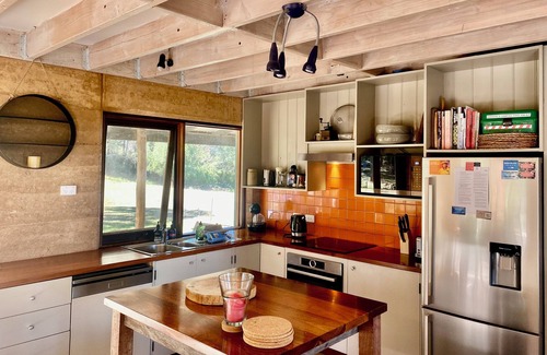 Vesper House | Woodside Country Retreat: Pet-Friendly Haven with Scenic Views