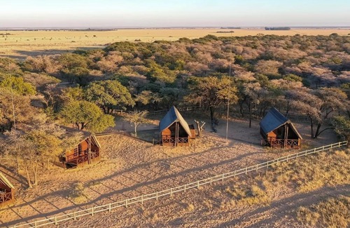 Ratlou Cabin | Woodside Game Lodge: Guest Rated 9/10 with Pool & Breakfast