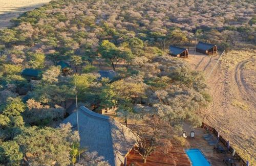 Ratlou Cabin | Woodside Game Lodge: Guest Rated 9/10 with Pool & Breakfast