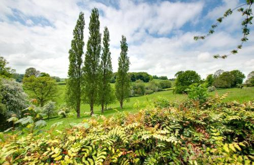 Windley House | Woodside: Family-Friendly Getaway for Memorable Stays