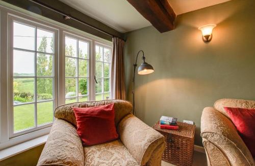 Windley House | Woodside: Family-Friendly Getaway for Memorable Stays