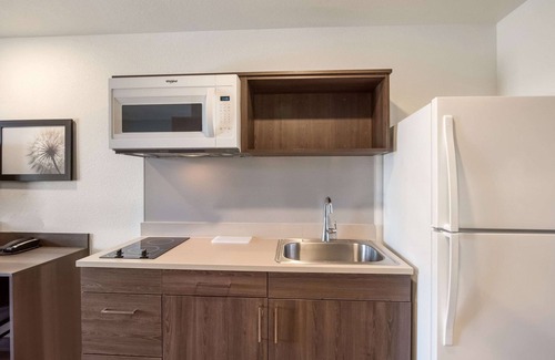 Colorado Springs Hotel | Convenient WoodSpring Suites Near Air Force Academy