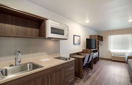 Colorado Springs Hotel | Convenient WoodSpring Suites Near Air Force Academy