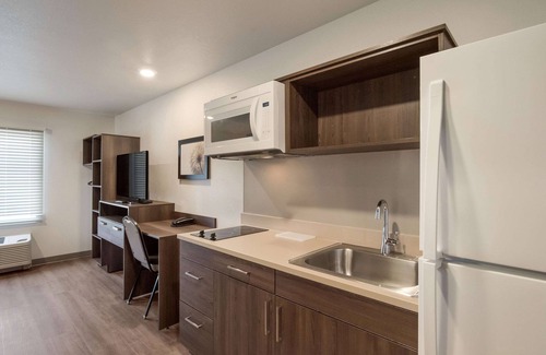 Colorado Springs Hotel | Convenient WoodSpring Suites Near Air Force Academy