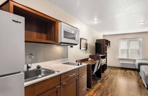 Port Saint Lucie Hotel | Eco-Friendly WoodSpring Suites in Port St. Lucie - 8.8/10