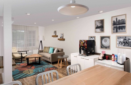 Franklin Park Hotel | Comfortable WoodSpring Suites Austin with Kitchen & Breakfast