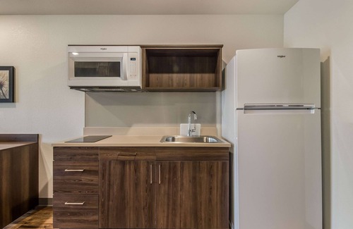 Broomfield Hotel | Cozy WoodSpring Suites in Broomfield with Kitchen & Breakfast