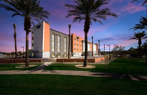 Chandler Hotel | Budget-Friendly WoodSpring Suites Chandler Airport for All