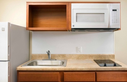 Romeoville Hotel | Budget-Friendly WoodSpring Suites in Chicago Romeoville